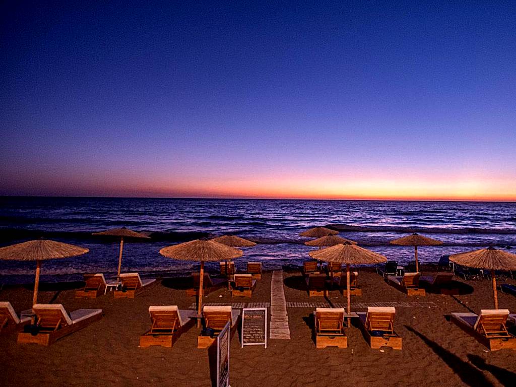 Romantic Palace Beach Apartments (Agios Gordios) 