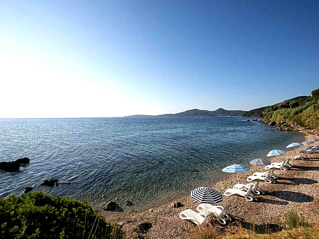 Aurora Beach Hotel (Agios Ioannis Peristeron) 