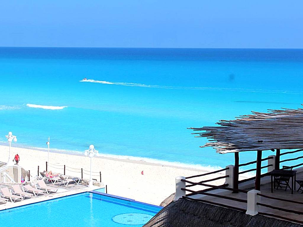 Cancun Plaza - Best Beach