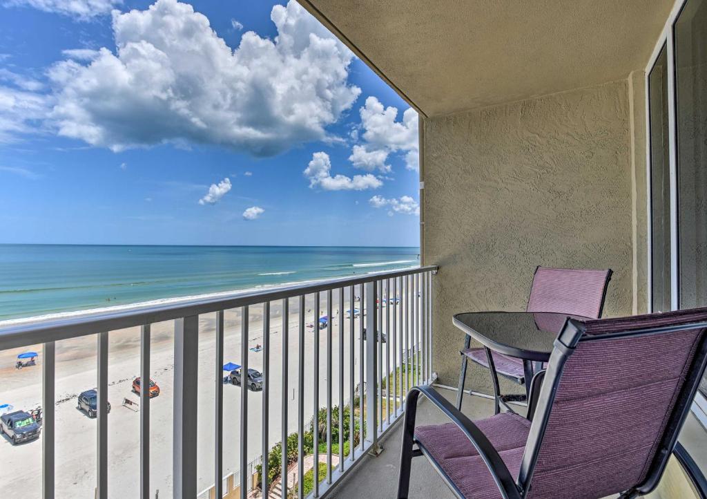 Oceanfront Daytona Beach Studio with Balcony