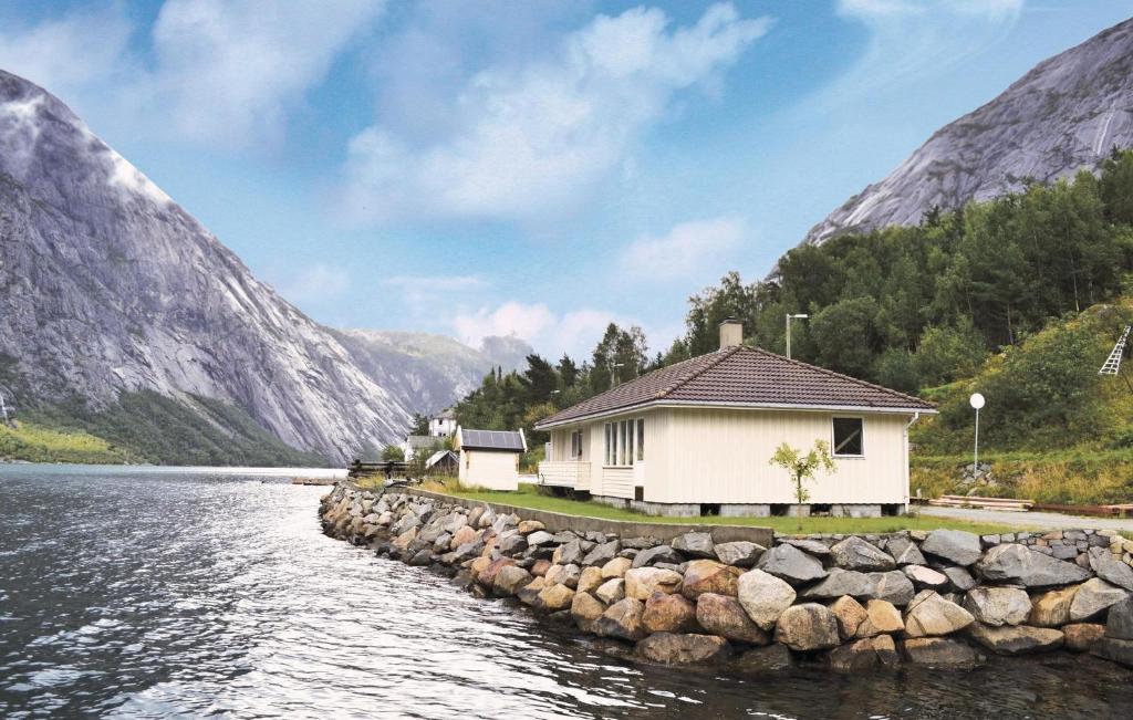 3 Bedroom Cozy Home In Eidfjord