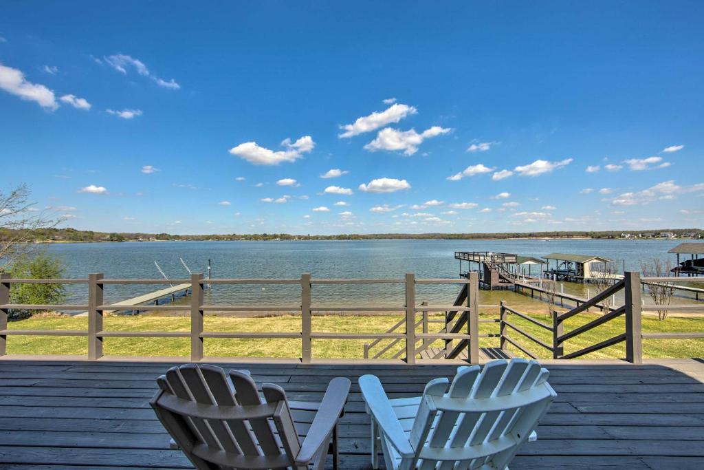 Modern Cedar Creek Lake Retreat with Panoramic View!