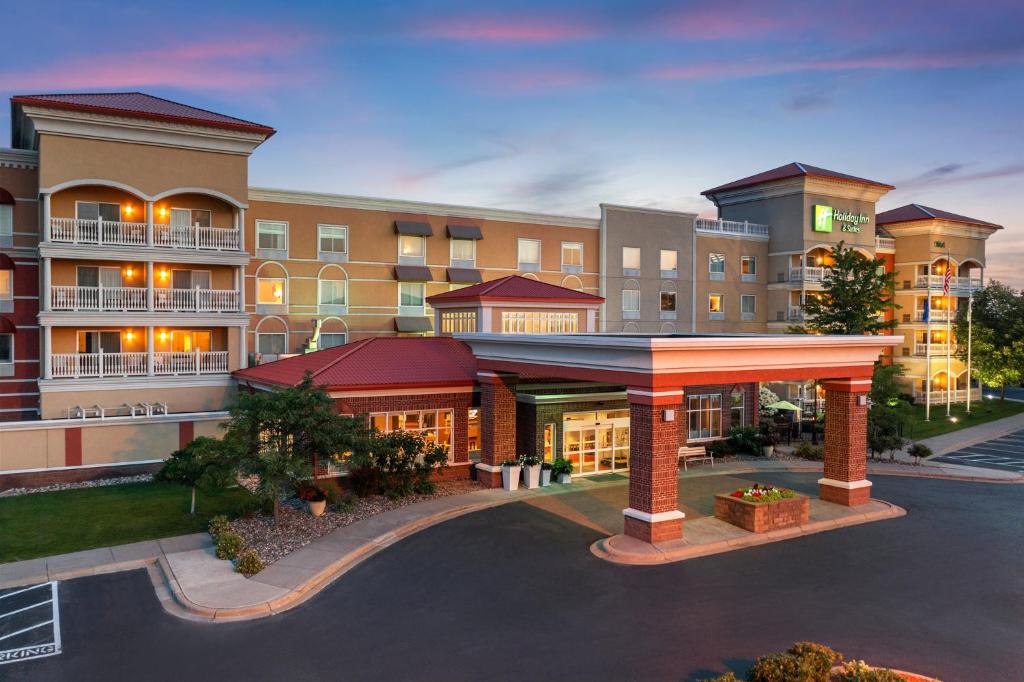 Holiday Inn Hotel & Suites Maple Grove Northwest Minneapolis-Arbor Lakes, an IHG Hotel