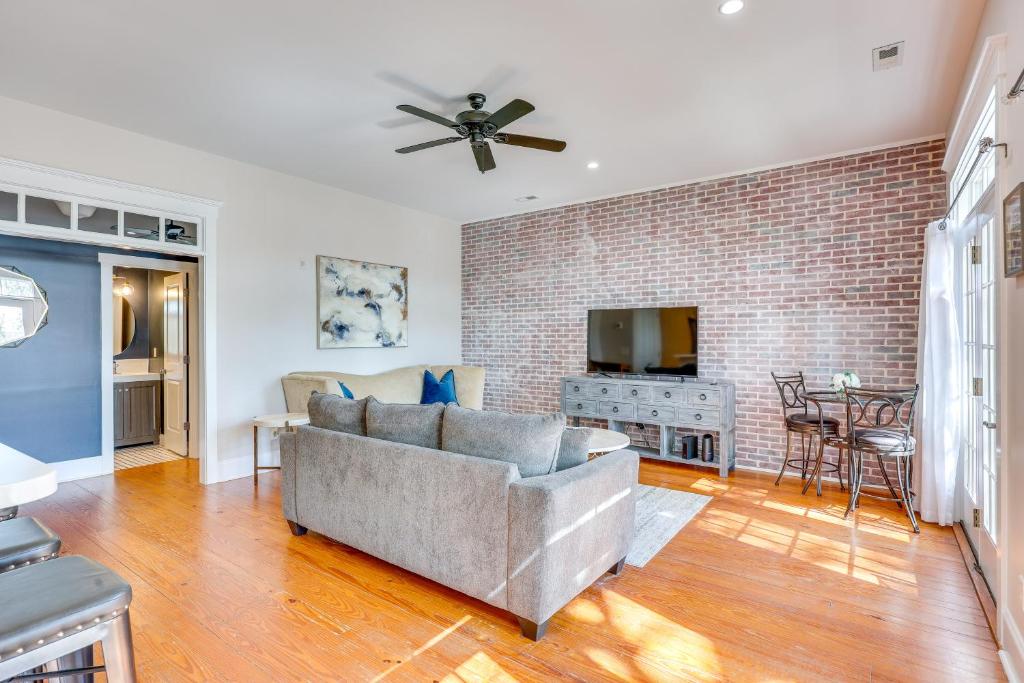 Downtown Wilmington Condo Half-Mi to Riverwalk!