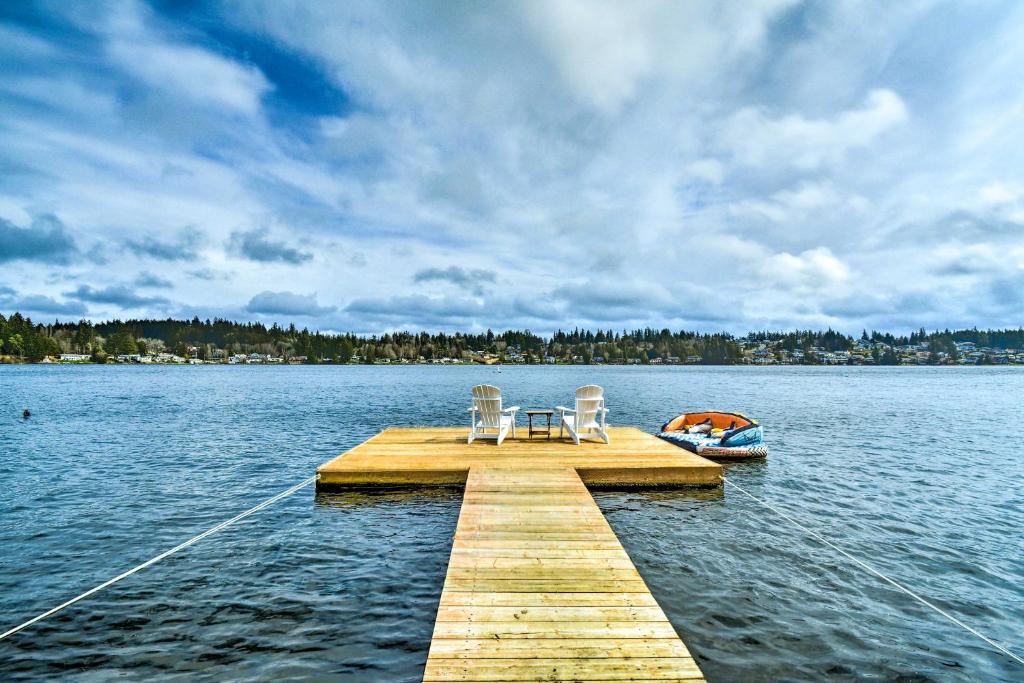 Lakefront Bremerton Vacation Rental with Deck!