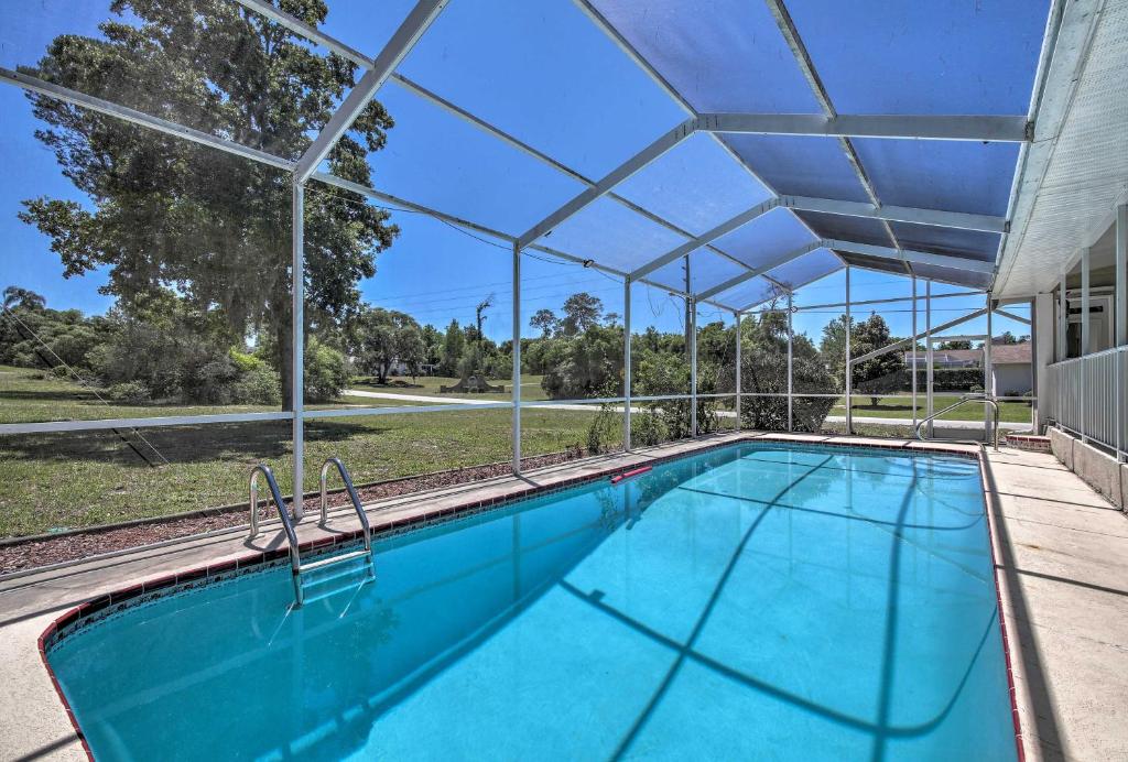 Spring Hill Home with Pool about 1 Mi to Weeki Wachee