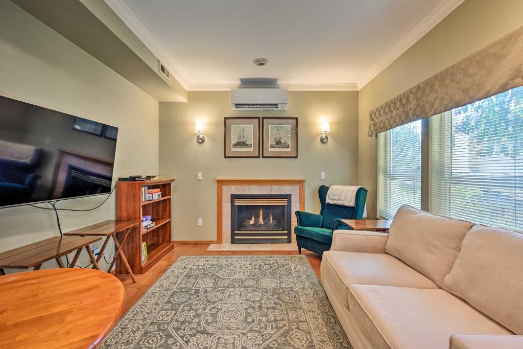 Welcoming Edmonds Vacation Rental with Fireplace!