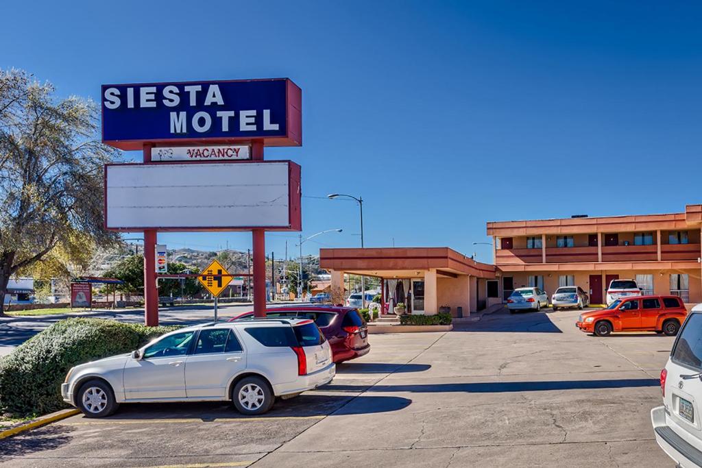 Siesta Motel