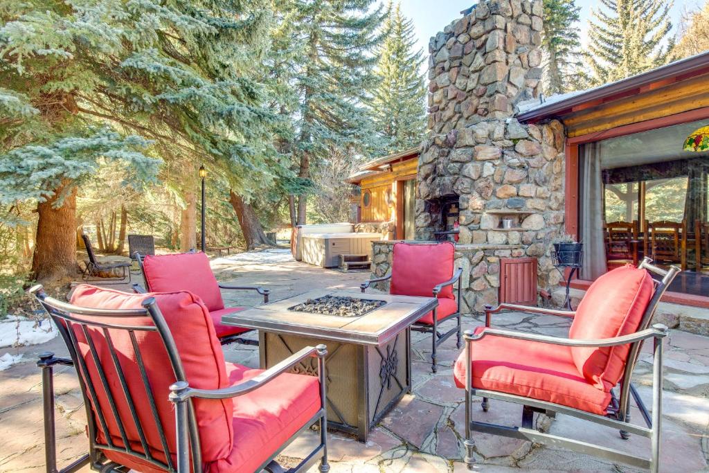 Charming Idaho Springs Retreat on Chicago Creek!