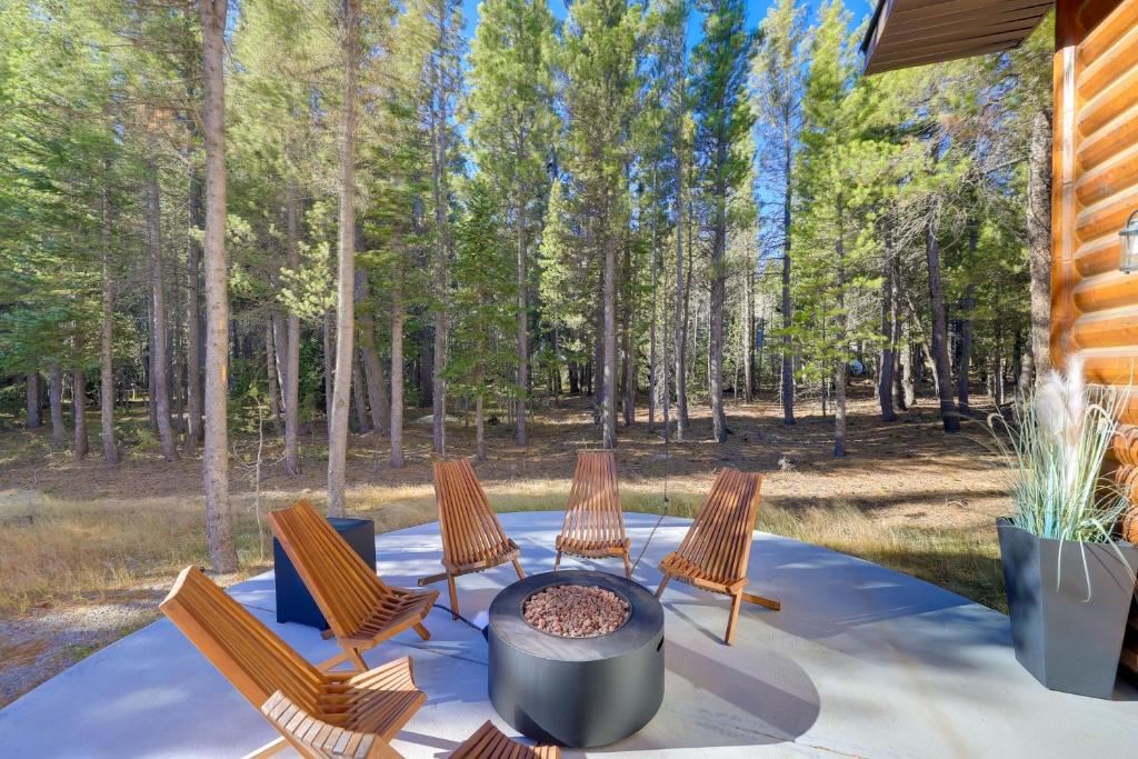 Brand New Idaho Springs Cabin with Patio and Fire Pit!