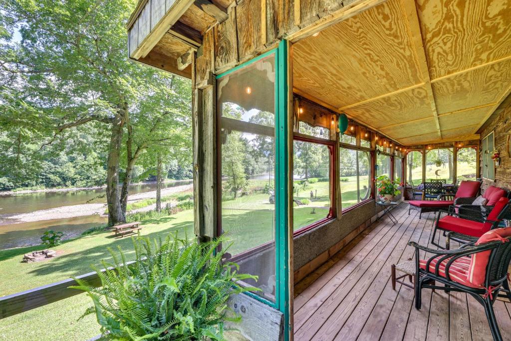 Charming Parsons Cabin with Grill on the Cheat River