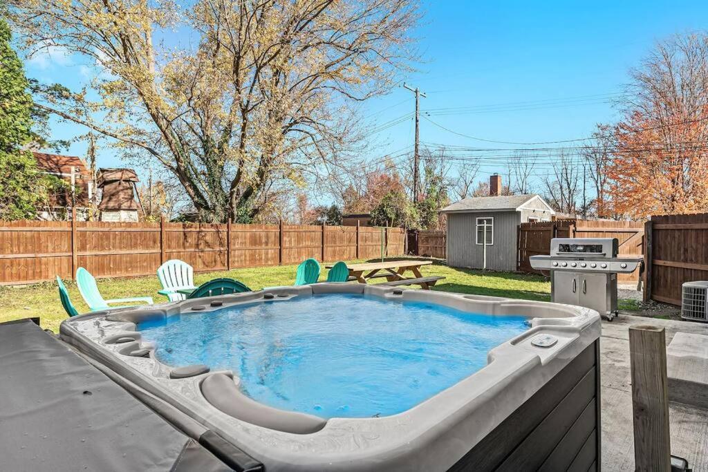 New! Warm & Cozy 3BR w/ Hot Tub, Firepit & BBQ!