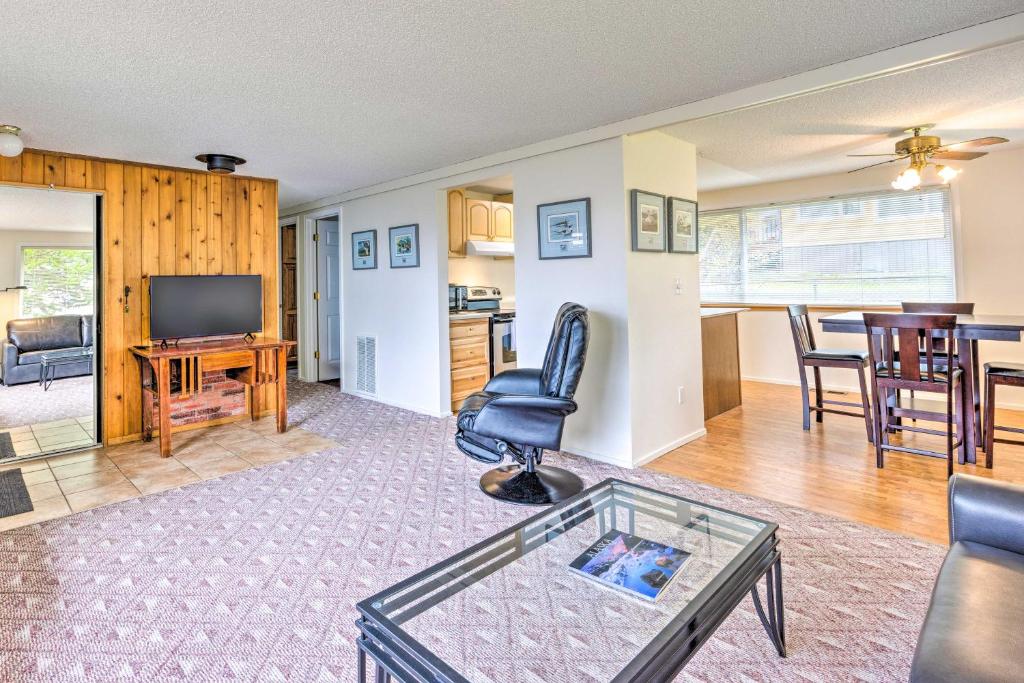 Walkable Sitka Getaway with Community Perks!