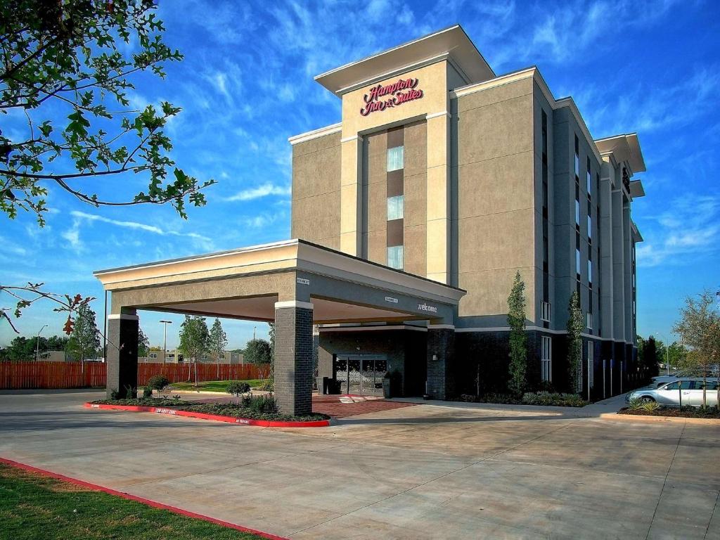 Hampton Inn & Suites-Moore