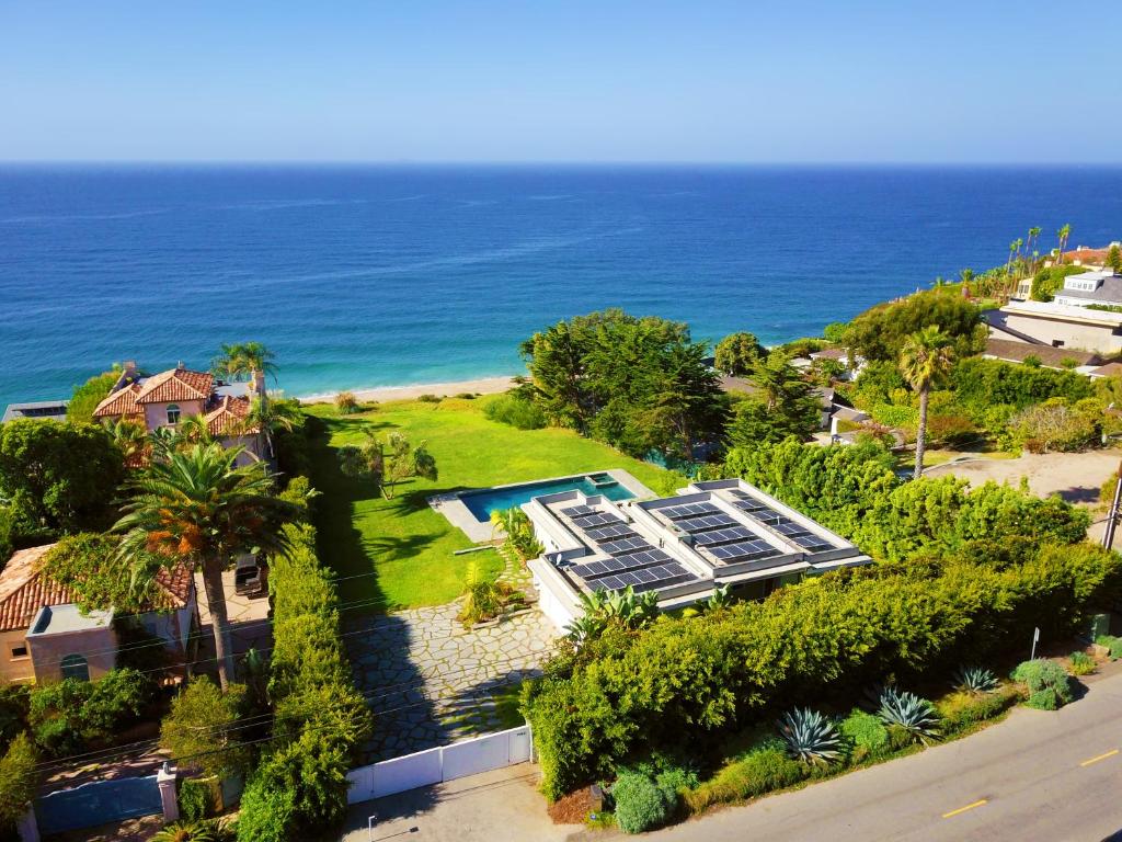 PROMO! 30 PERCENT OFF! Malibu Paradise with Pool, Hot Tub, and Ocean Views