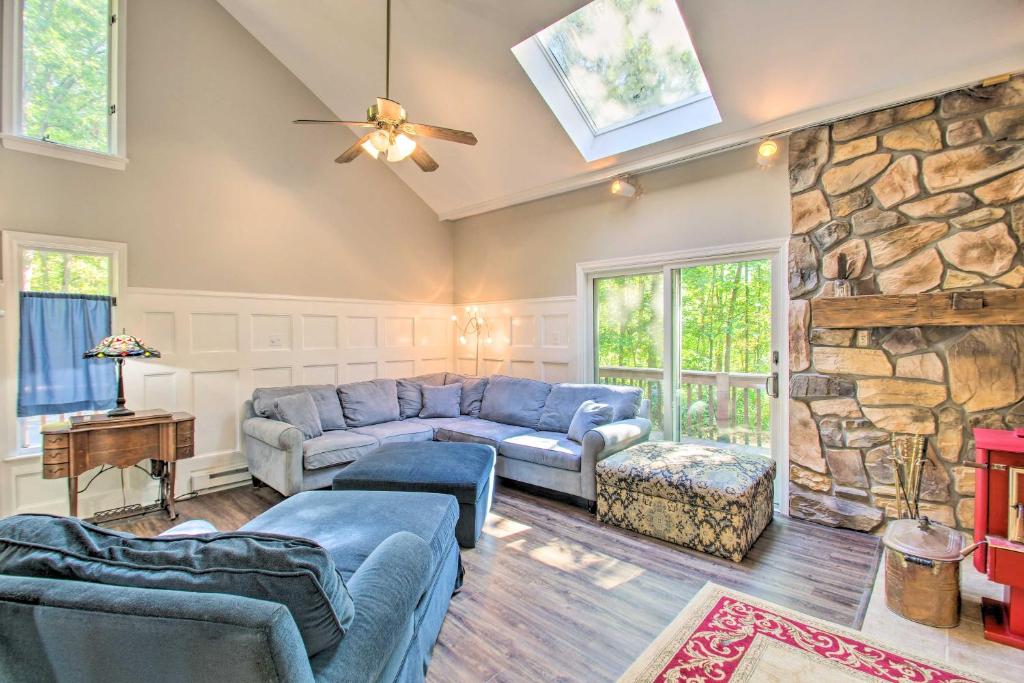 Peaceful New Market Cabin with Deck and Fire Pit!